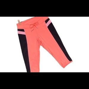 Lululemon cropped coral and black leggings size 10